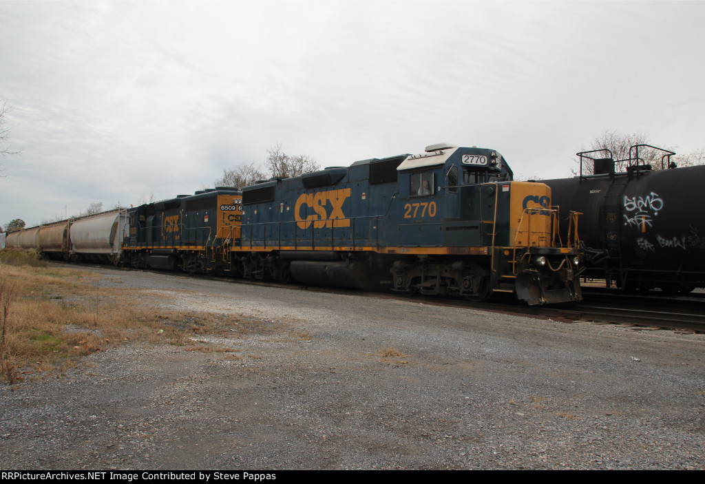 CSX 2770 brings a train into Hagerstown yard